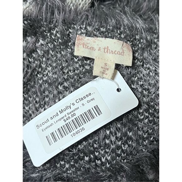 Item & Thread NWT Gray Eyelash Leopard Long Sleeve Sweater Size Small - Picture 4 of 5